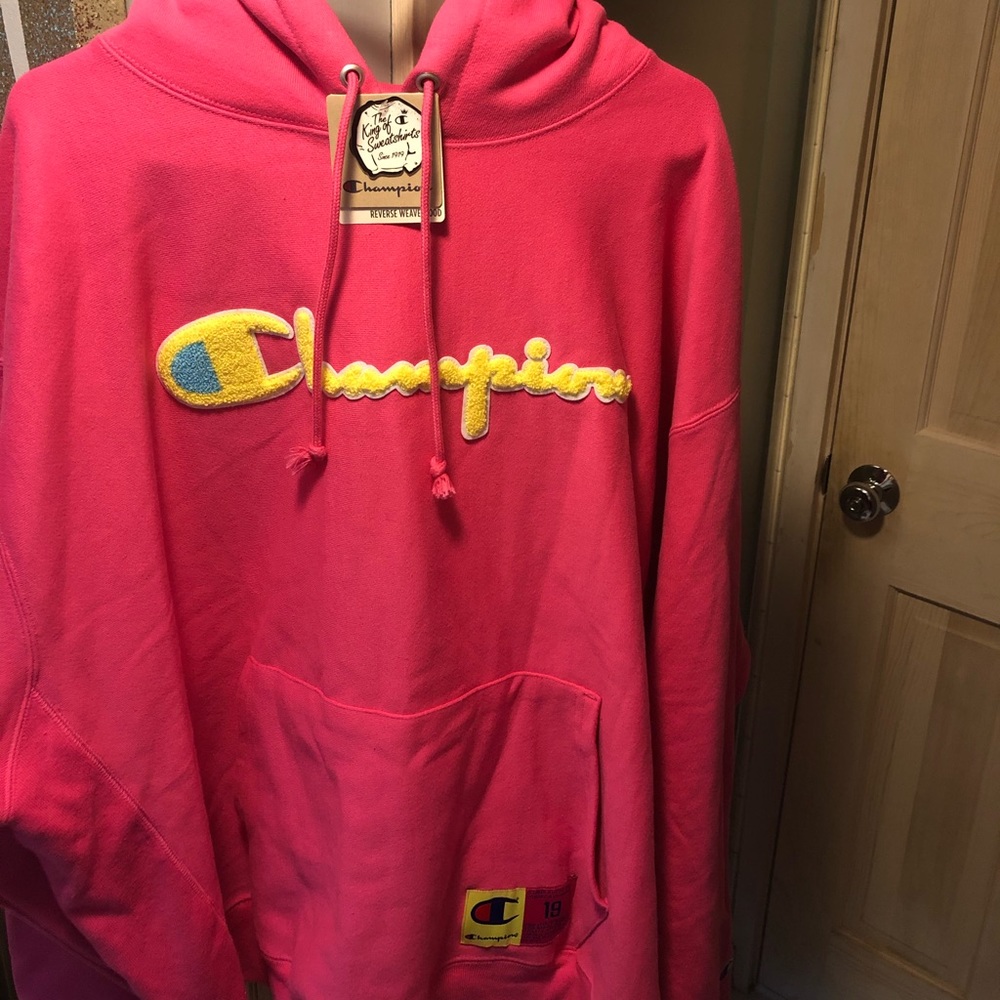 BRAND NEW CHAMPION SWEATSHIRT